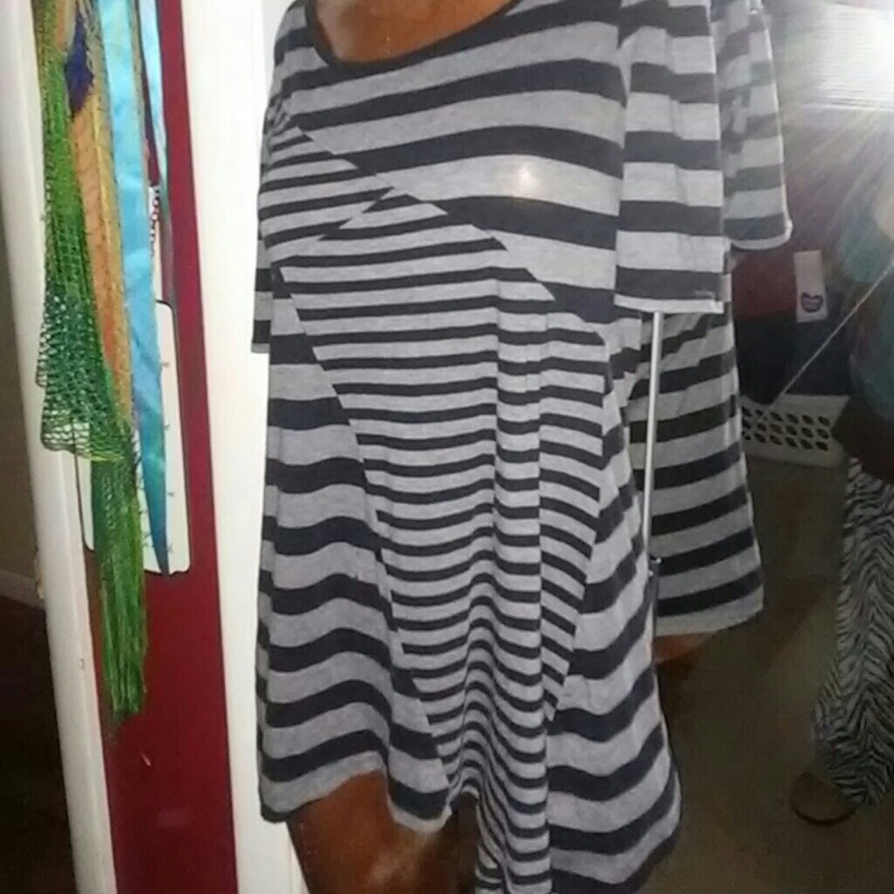 Abstract grey and blk stripe shirt. Size "medium"
